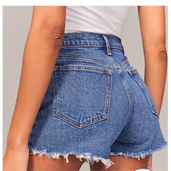 EUC A & F The Mom Short High Rise Denim Shorts Women’s 28/6 Distressed Raw Hem - Picture 4 of 9